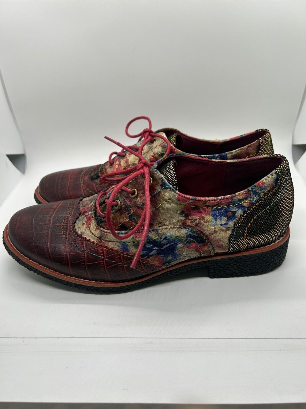 L’Artiste Burgundy Lace-Up Floral Accents Flats Loafers Shoes **Size 40/US 9**🌺🌺 - Picture 5 of 9